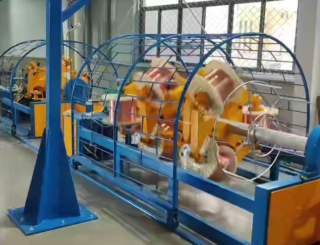 安裝在湖北億弘科技有限公司 同步叉絞單層高速繞包機組 TSJ500-6+12GR型PLC控制生產(chǎn)試機現(xiàn)場