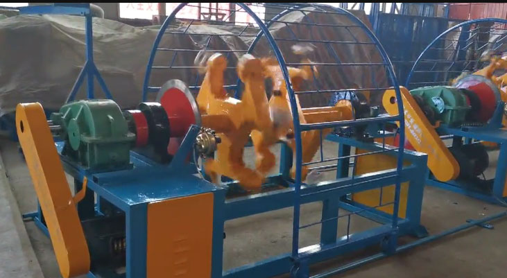 同步叉絞合股機TSJ400-6+12型試機現(xiàn)場