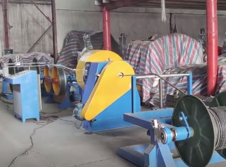 高速雙層同心鋼帶鎧裝機(jī)組GTSK520-1250型試機(jī)現(xiàn)場(chǎng)