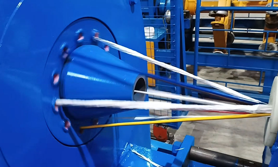 安裝在湖北東聯(lián)航空線纜電器股份有限公司成纜機CL630-1+6GR型生產(chǎn)現(xiàn)場